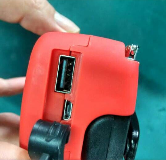 Solar Hand-Crank Emergency Radio & Flashlight